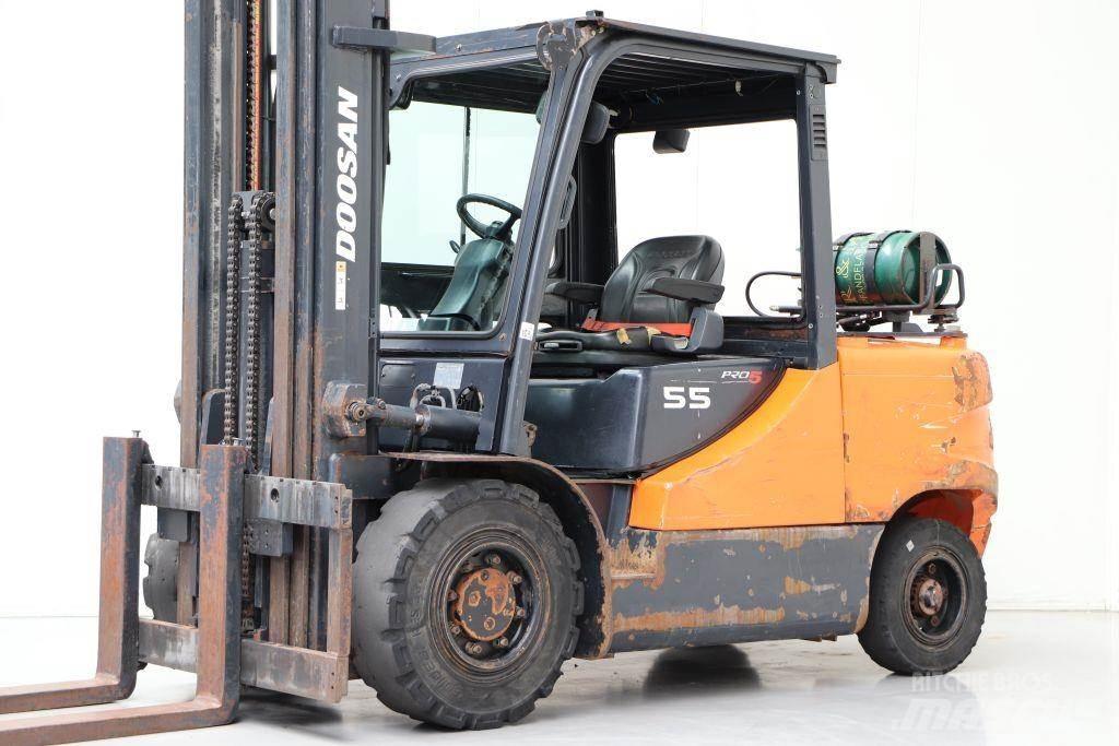Doosan G55SC-5 Περονοφόρα ανυψωτικά κλαρκ με φυσικό αέριο LPG