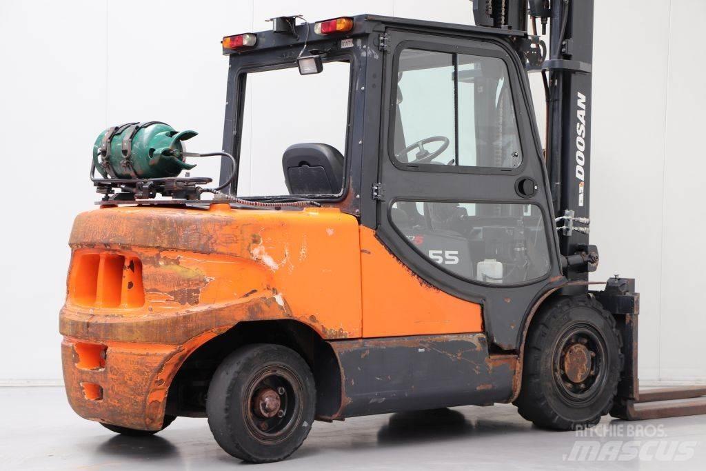 Doosan G55SC-5 Περονοφόρα ανυψωτικά κλαρκ με φυσικό αέριο LPG