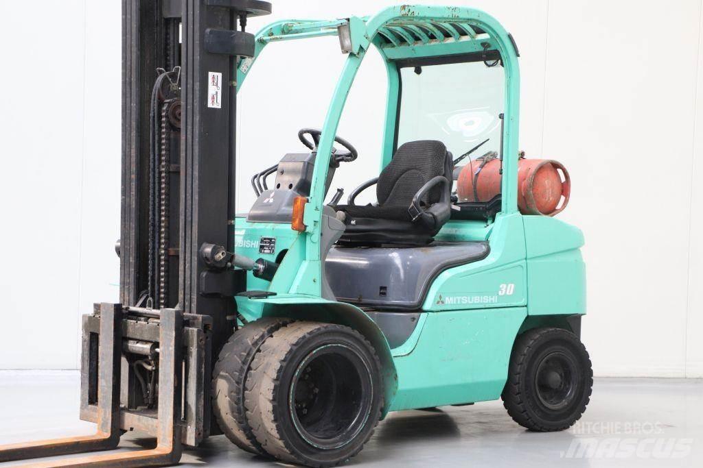 Mitsubishi FG30N Περονοφόρα ανυψωτικά κλαρκ με φυσικό αέριο LPG