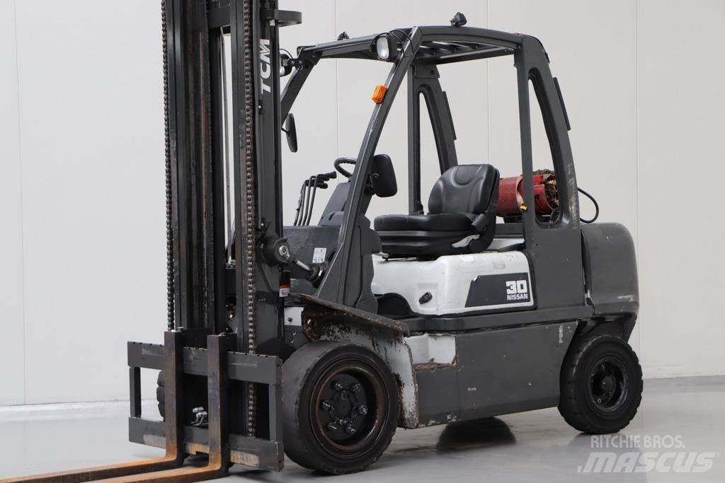 Nissan UG1D2A30LQ Περονοφόρα ανυψωτικά κλαρκ με φυσικό αέριο LPG