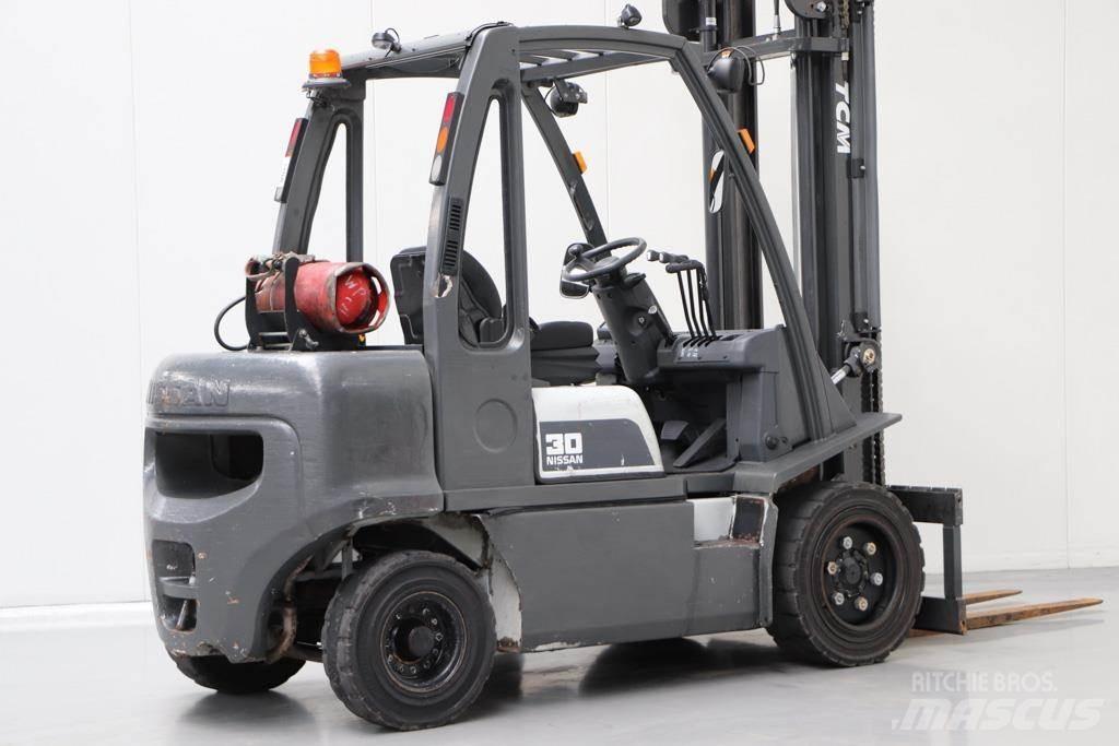 Nissan UG1D2A30LQ Περονοφόρα ανυψωτικά κλαρκ με φυσικό αέριο LPG