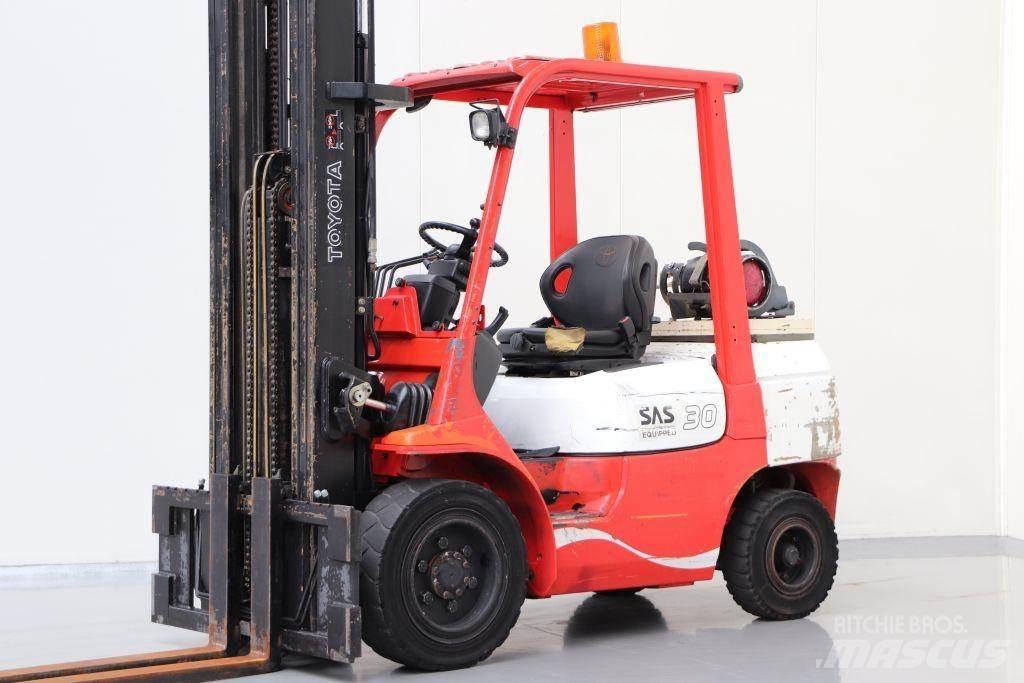 Toyota 02-7FGF30 Περονοφόρα ανυψωτικά κλαρκ με φυσικό αέριο LPG