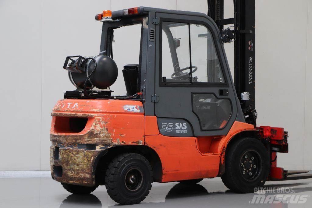 Toyota 02-7FGJF35 Περονοφόρα ανυψωτικά κλαρκ με φυσικό αέριο LPG