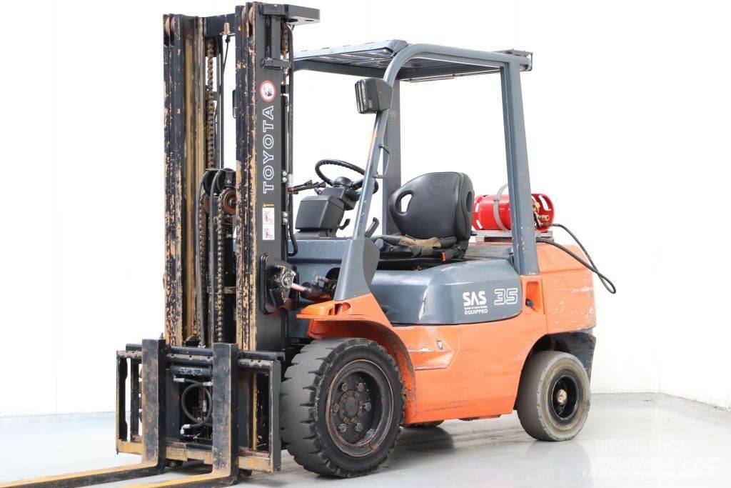 Toyota 02-7FGJF35 Περονοφόρα ανυψωτικά κλαρκ με φυσικό αέριο LPG