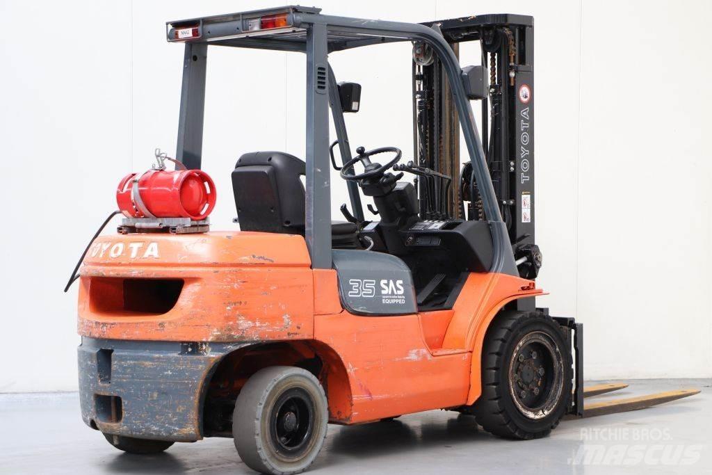 Toyota 02-7FGJF35 Περονοφόρα ανυψωτικά κλαρκ με φυσικό αέριο LPG