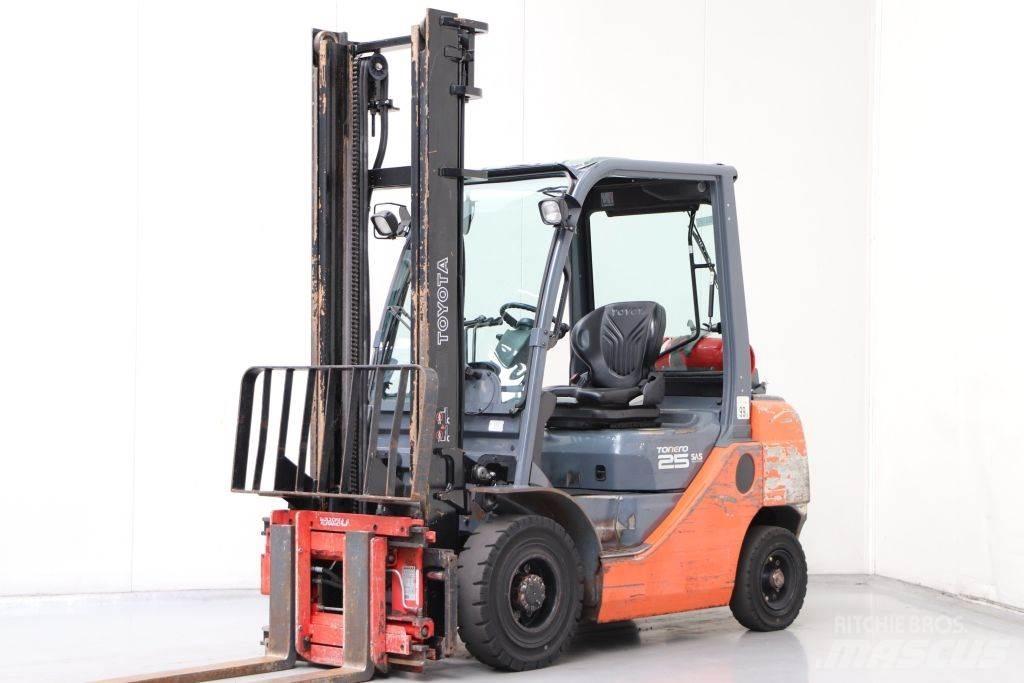 Toyota 02-8FGF25 Περονοφόρα ανυψωτικά κλαρκ με φυσικό αέριο LPG