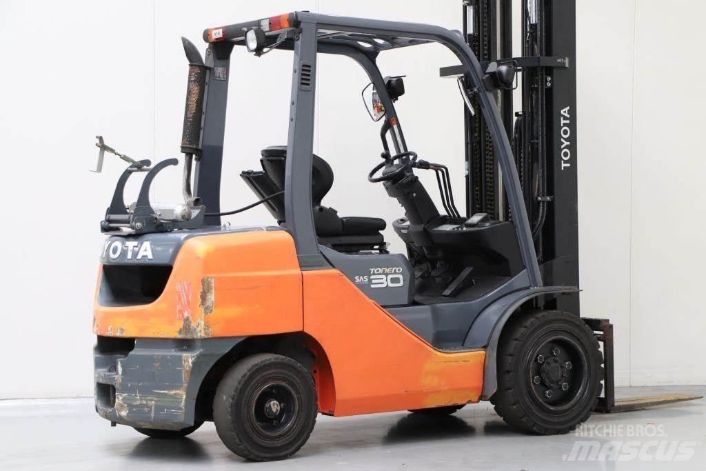Toyota 02-8FGF30 Περονοφόρα ανυψωτικά κλαρκ με φυσικό αέριο LPG
