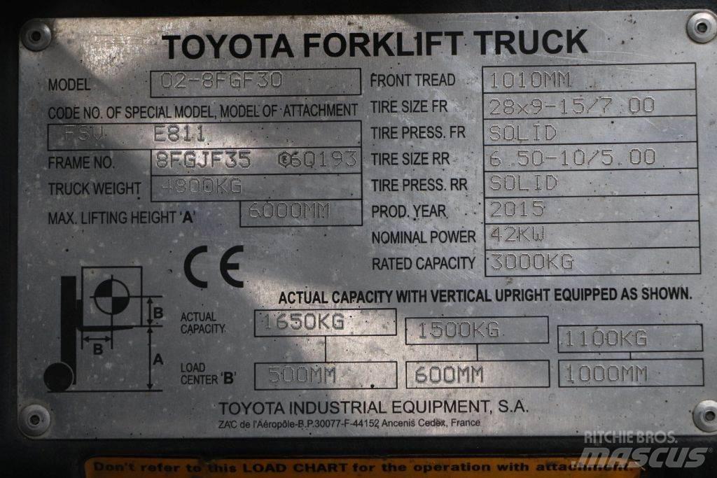 Toyota 02-8FGF30 Περονοφόρα ανυψωτικά κλαρκ με φυσικό αέριο LPG