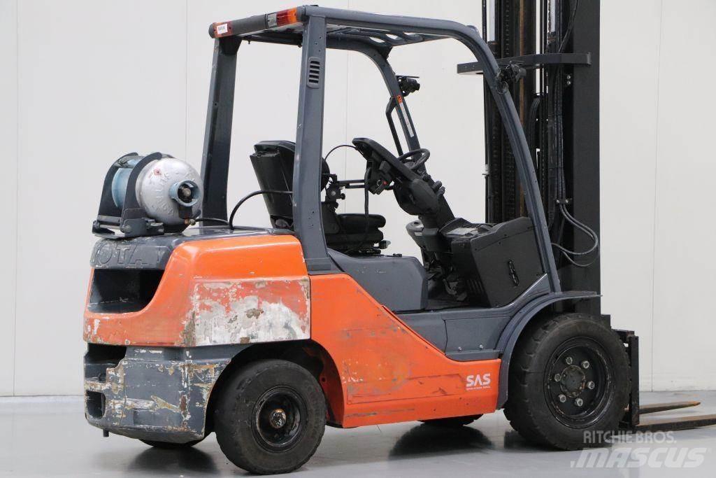 Toyota 02-8FGJF35 Περονοφόρα ανυψωτικά κλαρκ με φυσικό αέριο LPG