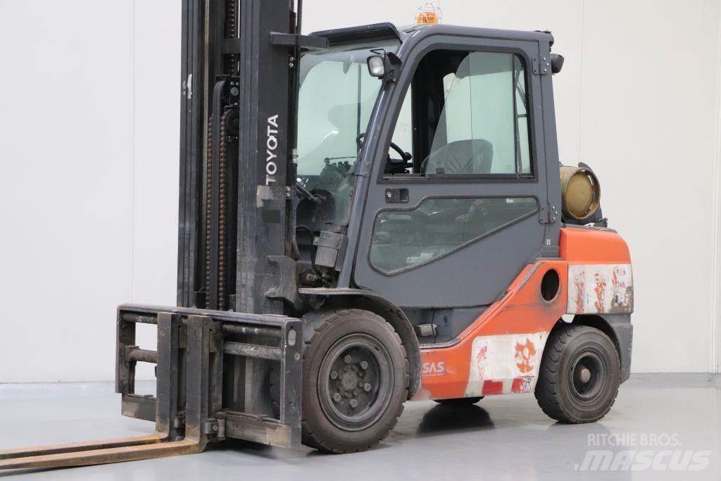 Toyota 02-8FGJF35 Περονοφόρα ανυψωτικά κλαρκ με φυσικό αέριο LPG