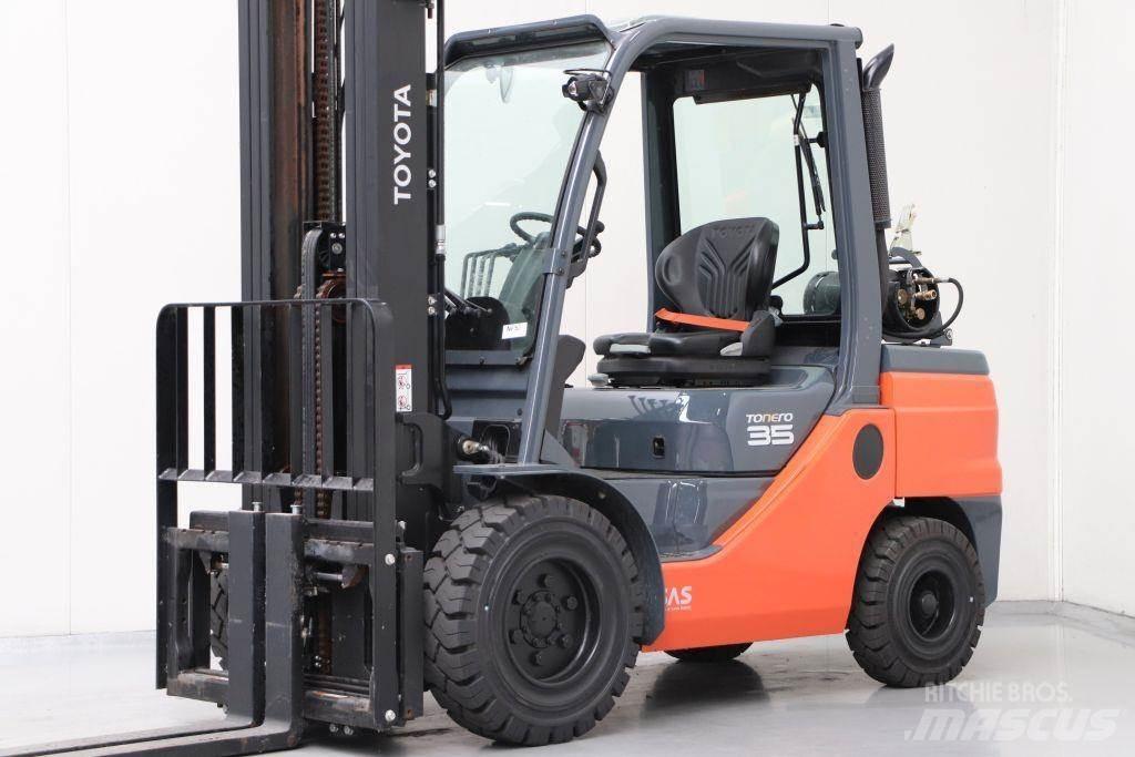 Toyota 02-8FGJF35 Περονοφόρα ανυψωτικά κλαρκ με φυσικό αέριο LPG