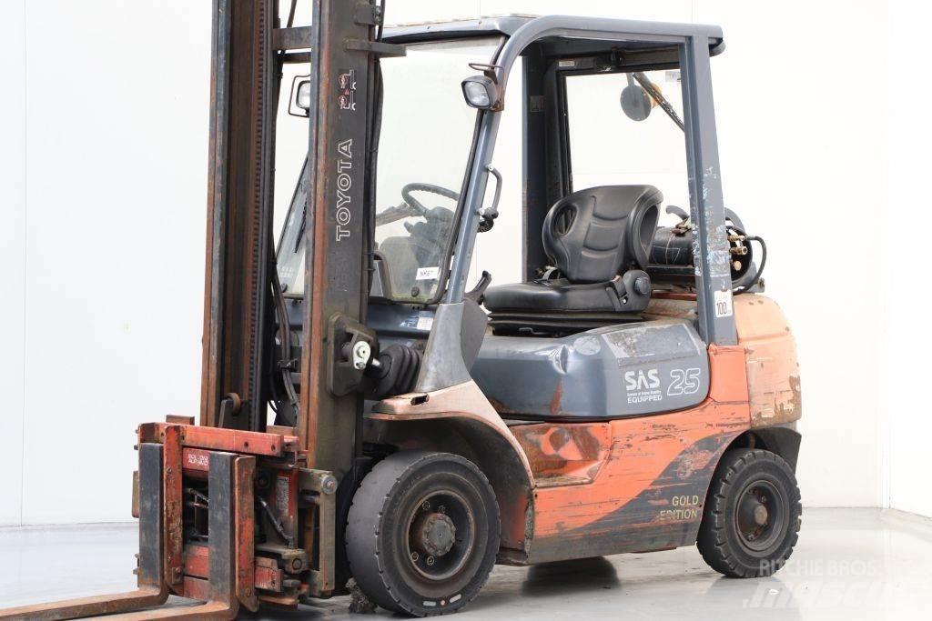 Toyota 42-7FGF25 Περονοφόρα ανυψωτικά κλαρκ με φυσικό αέριο LPG
