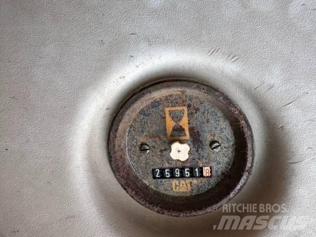 CAT 325 LN Καμπίνες και εσωτερικό
