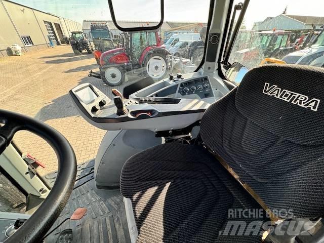 Valtra T214 Versu Τρακτέρ