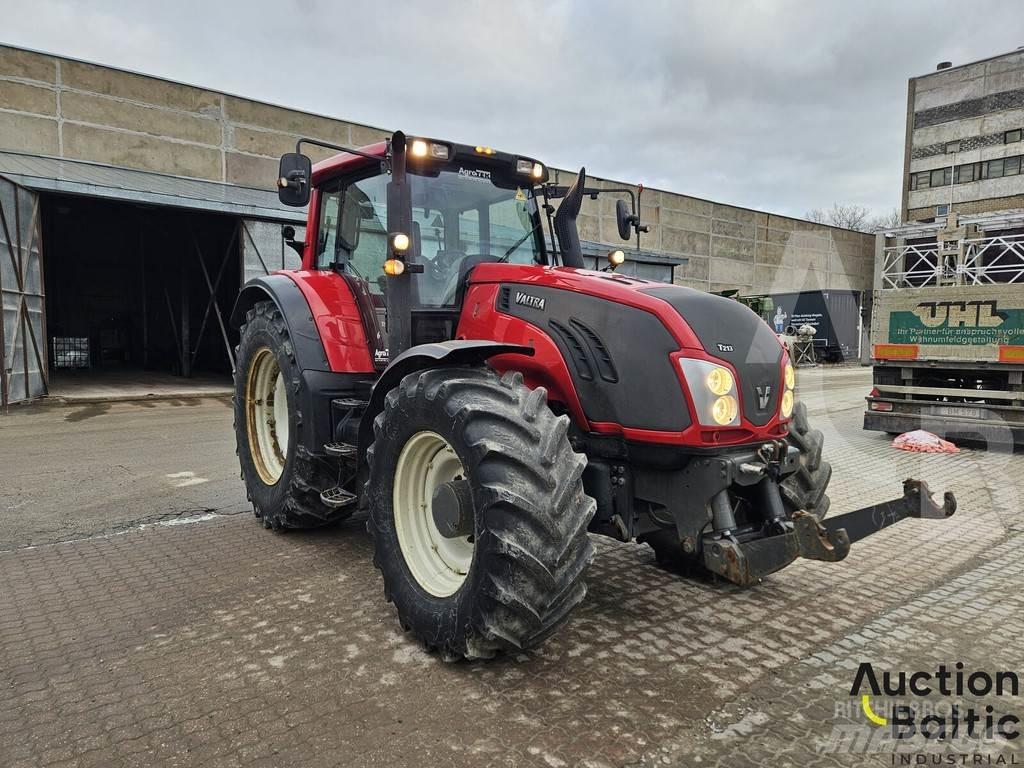 Valtra T213V Τρακτέρ