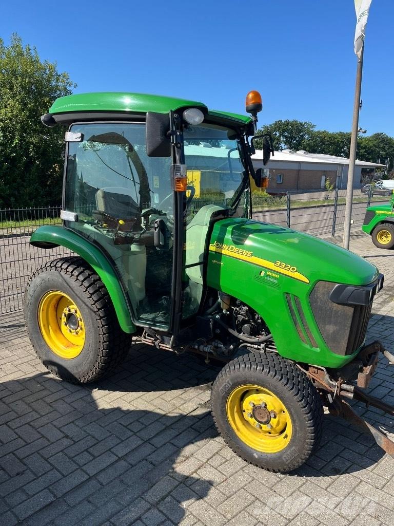 John Deere 3320 Τρακτέρ μικρών διαστάσεων