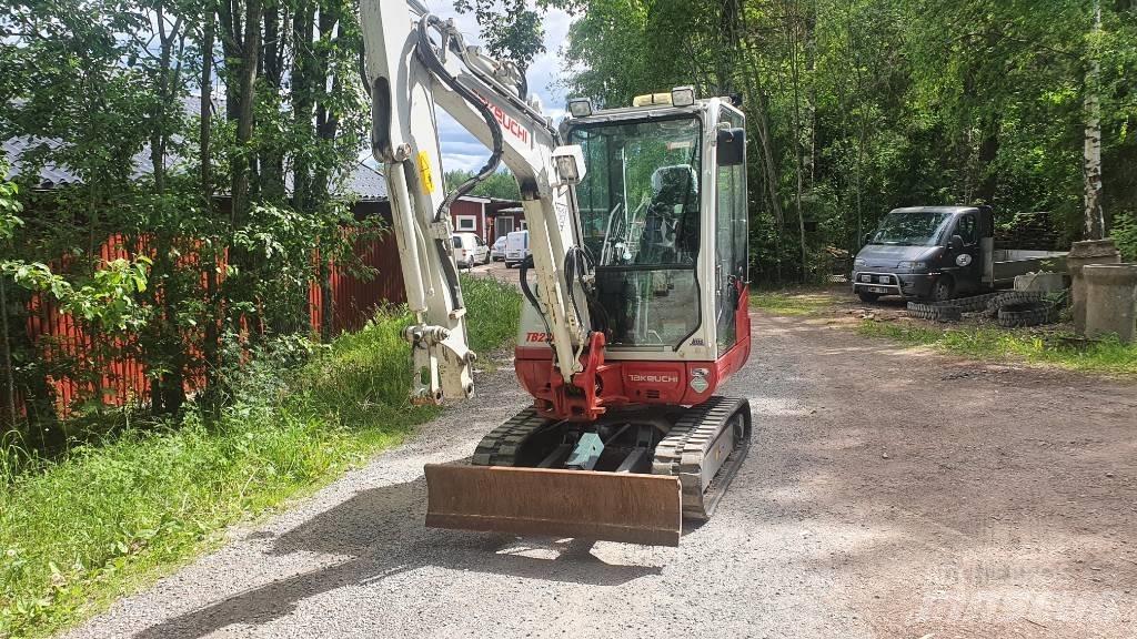 Takeuchi TB230 Εκσκαφάκι (διαβολάκι) < 7t