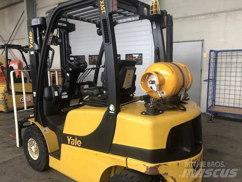 Yale GLP25VX Περονοφόρα ανυψωτικά κλαρκ με φυσικό αέριο LPG