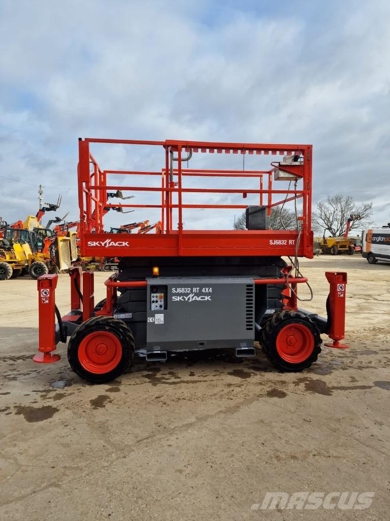 SkyJack SJ 6832 RT Ανυψωτήρες ψαλιδωτής άρθρωσης