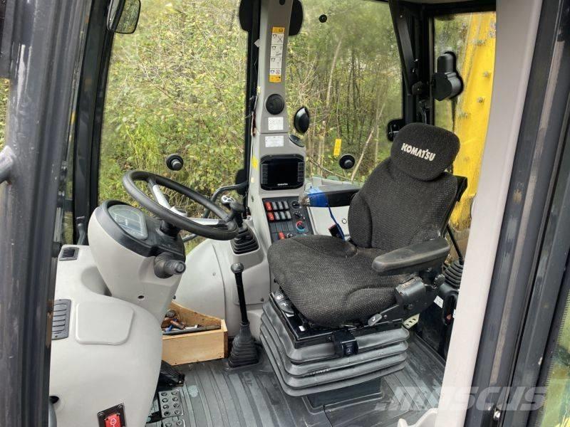 Komatsu WB 93 R-8 Εκσκαφείς Φορτωτές τύπου JCB