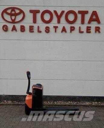 Toyota LWE 200 Παλετοφόρα πεζού χειριστή με ιστό