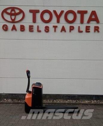 Toyota LWE 200 Παλετοφόρα πεζού χειριστή με ιστό