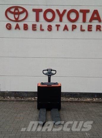 Toyota LWE 200 Παλετοφόρα πεζού χειριστή με ιστό