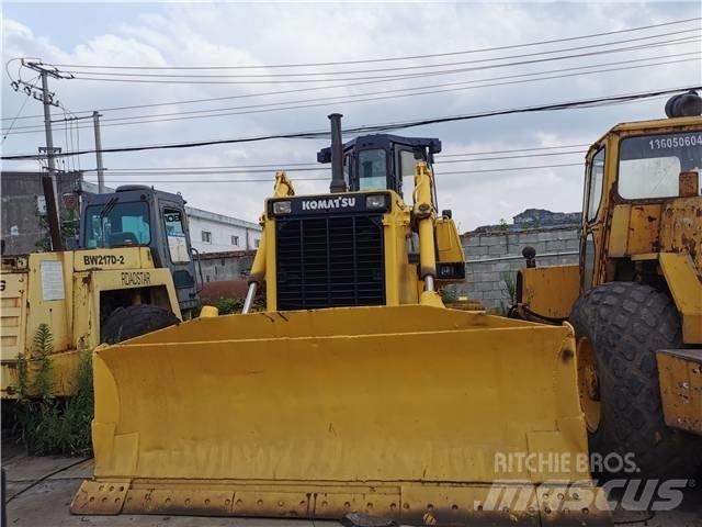 Komatsu D85-21 Μπουλντόζες με ερπύστριες