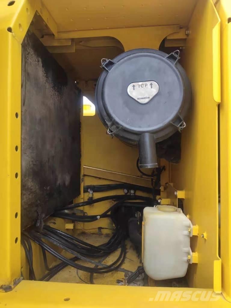 Komatsu 220-8 Εκσκαφείς με ερπύστριες