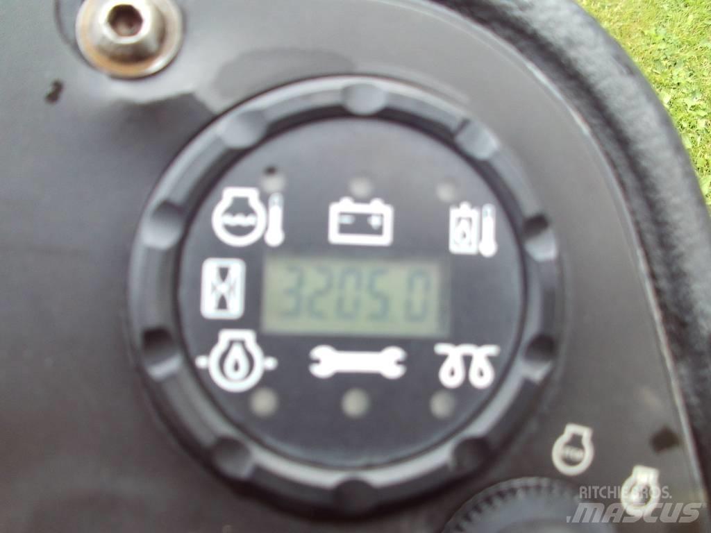 John Deere 8800 Χορτοκοπτικά με καθιστό χειριστή