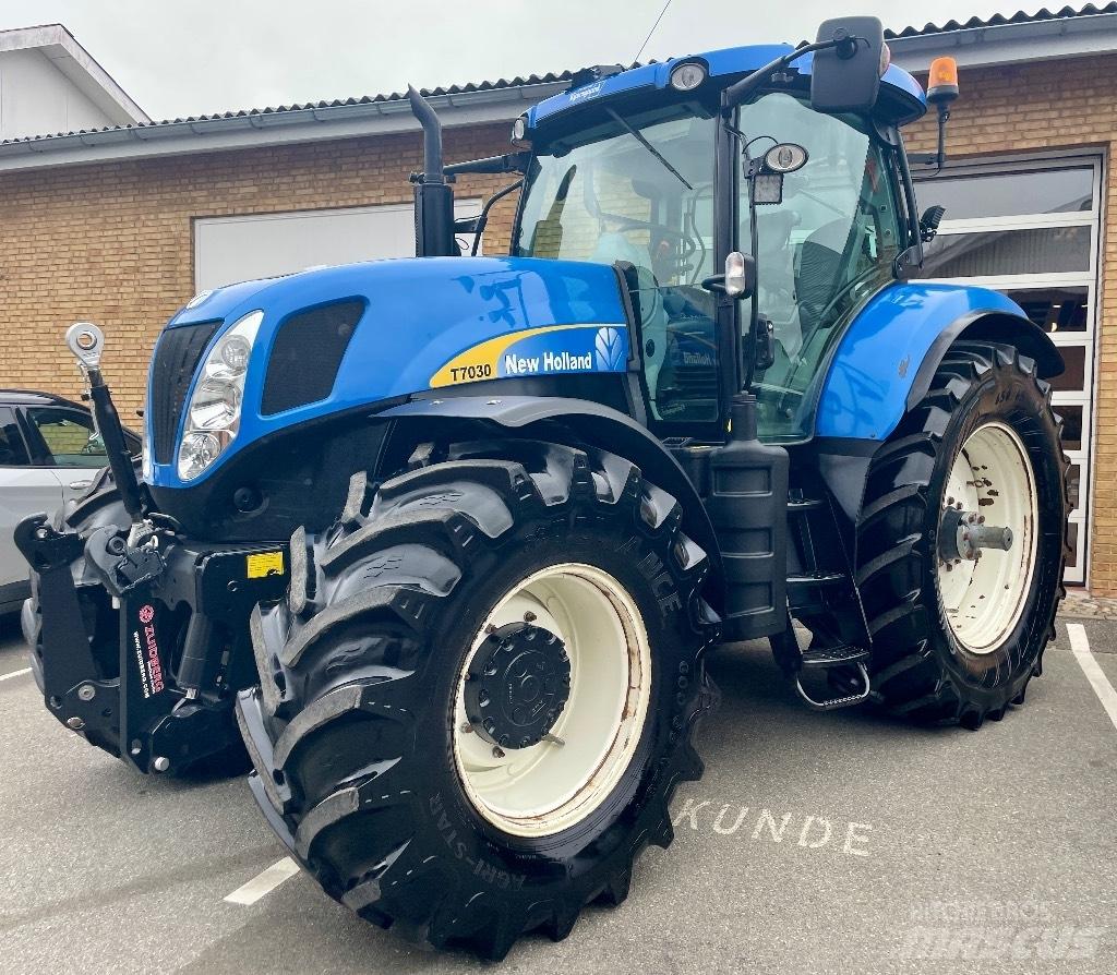 New Holland T 7030 Τρακτέρ