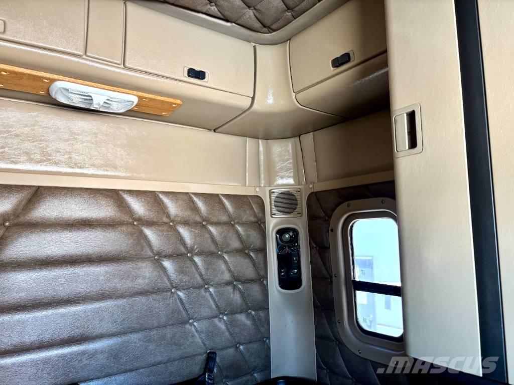 Freightliner SD 122 Τράκτορες