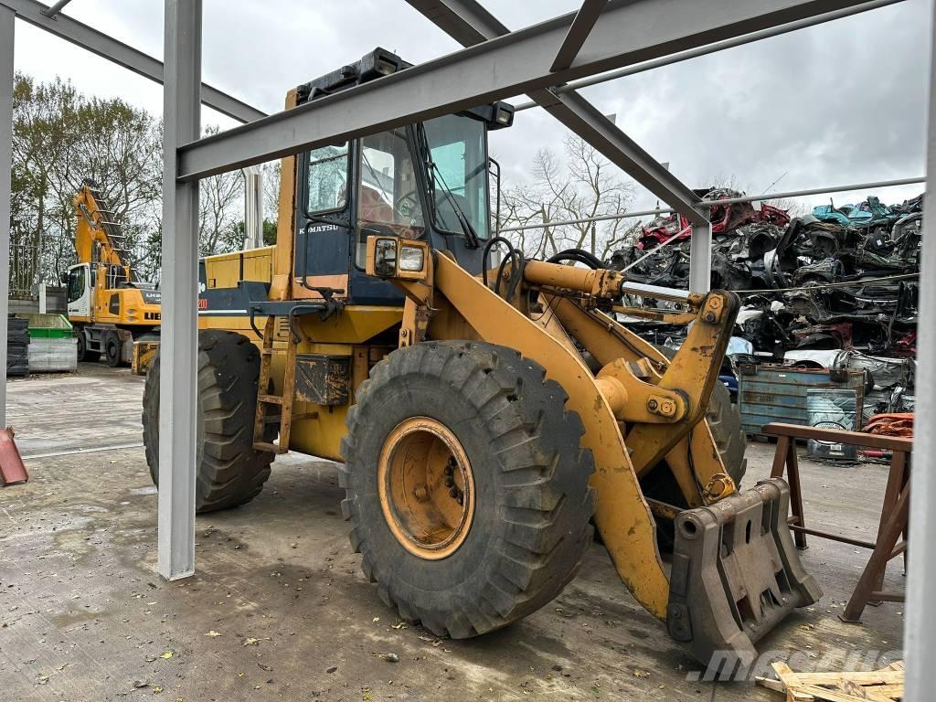 Komatsu WA200 Φορτωτές με λάστιχα (Τροχοφόροι)