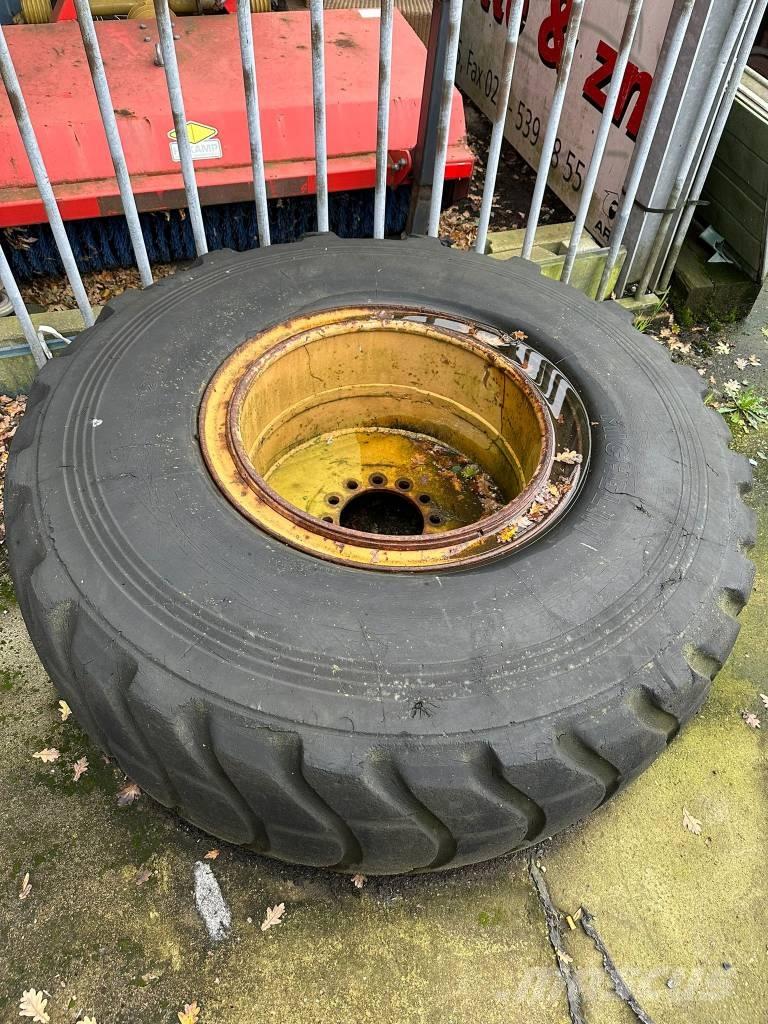 Komatsu WA200 Φορτωτές με λάστιχα (Τροχοφόροι)