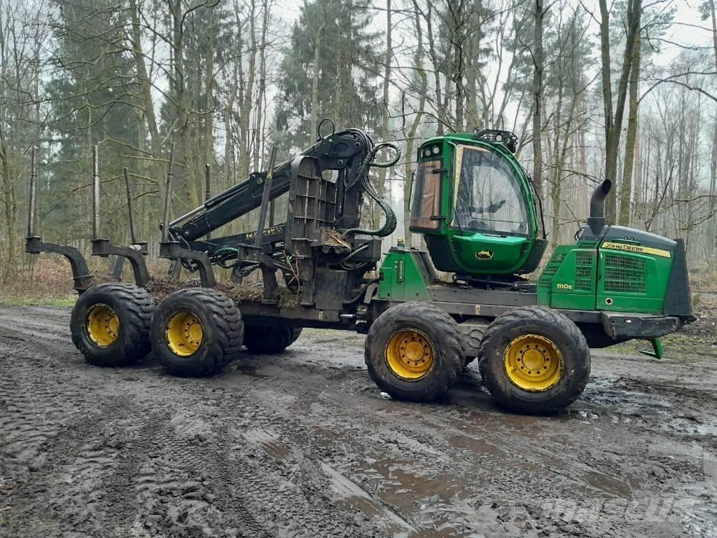 John Deere 1110 E Μεταφορείς ξυλείας