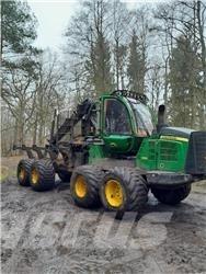 John Deere 1110 E Μεταφορείς ξυλείας