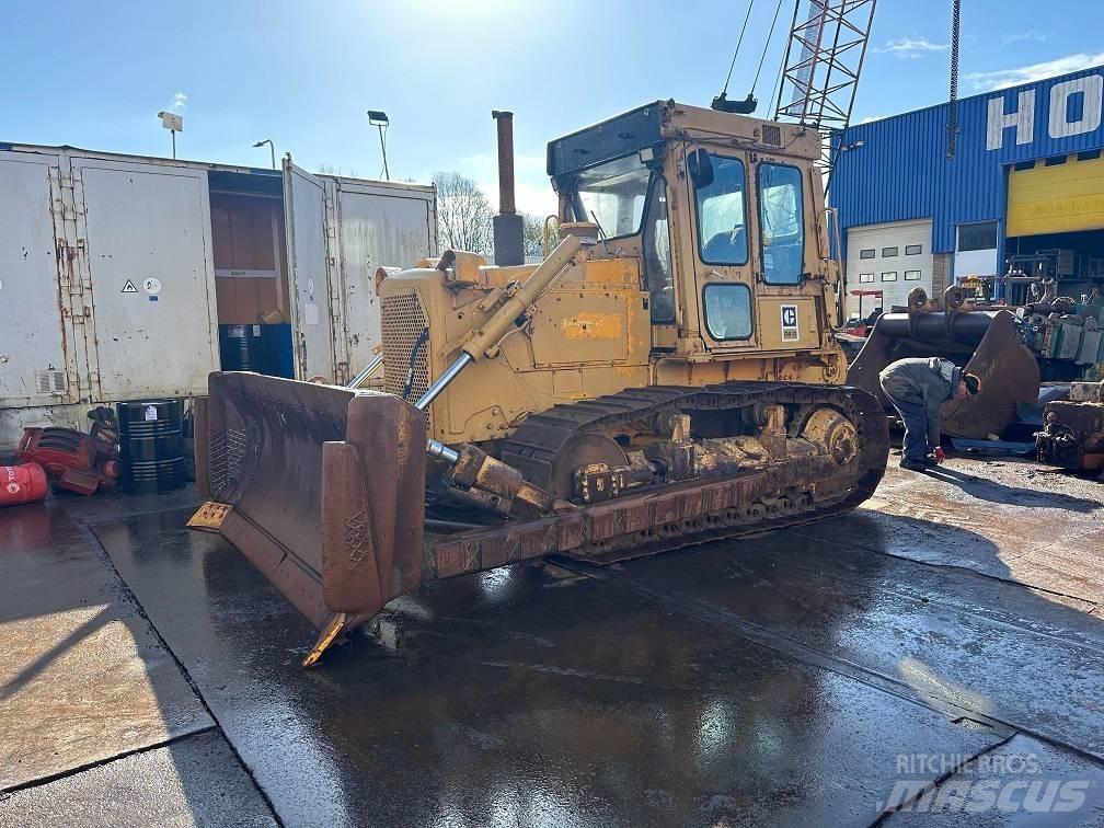 CAT D6D with winch Μπουλντόζες με ερπύστριες