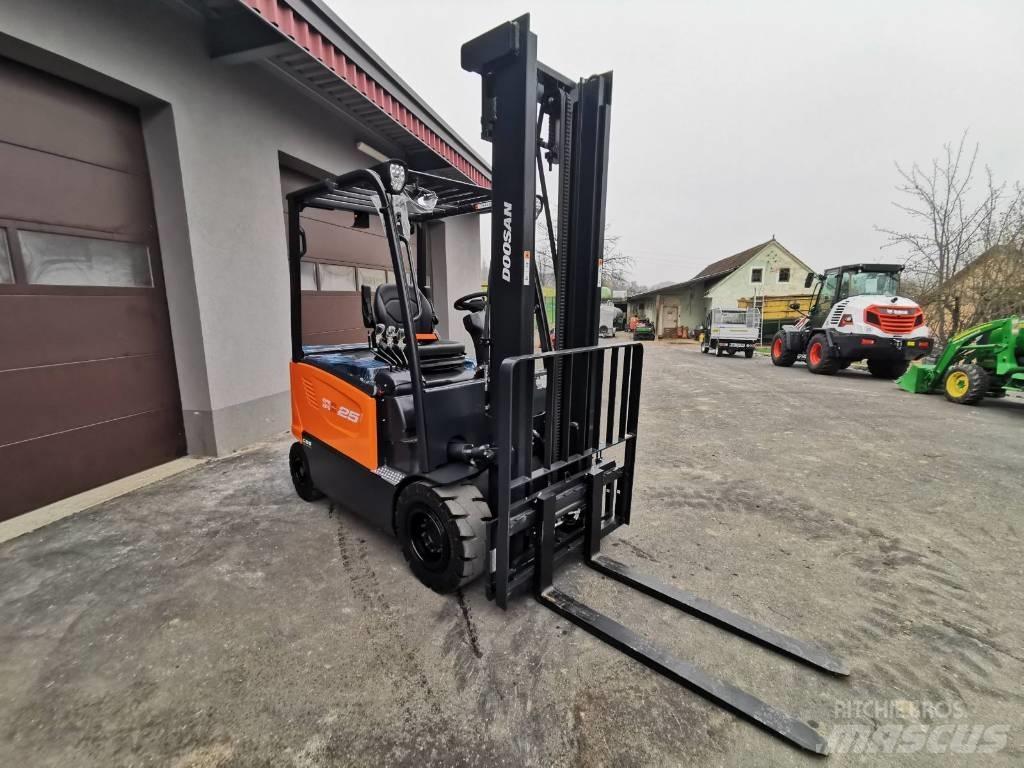 Doosan B25S-7 Ηλεκτρικά περονοφόρα ανυψωτικά κλαρκ