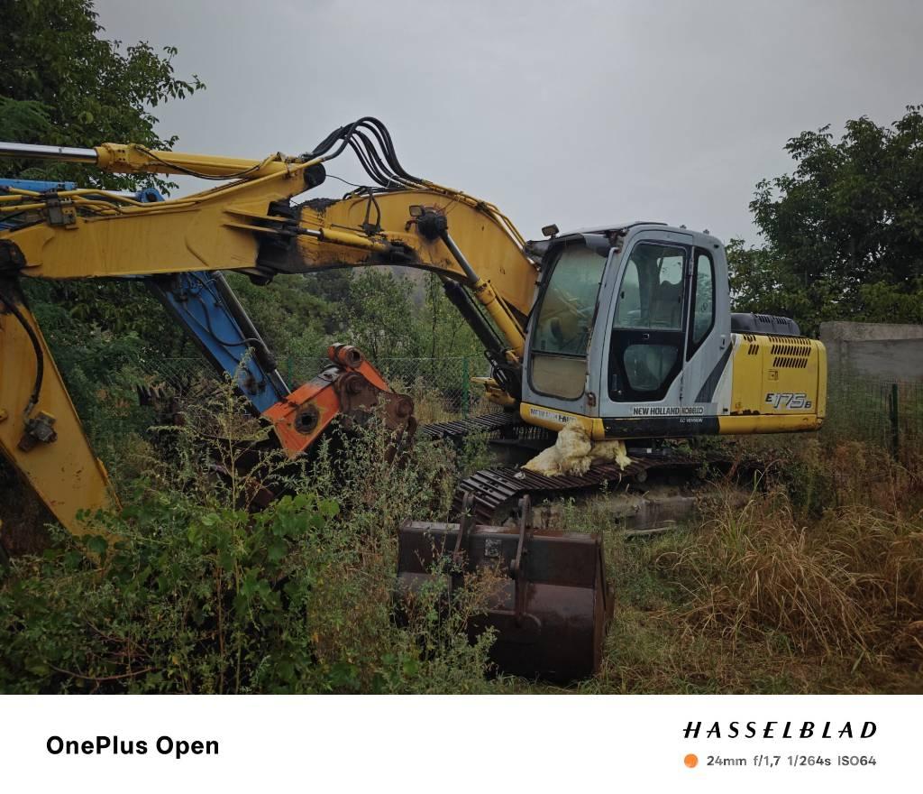 New Holland E 175 B Καμπίνες και εσωτερικό