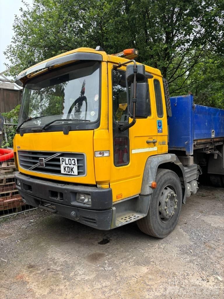 Volvo FL 220 Φορτηγά Kαρότσα με ανοιγόμενα πλαϊνά