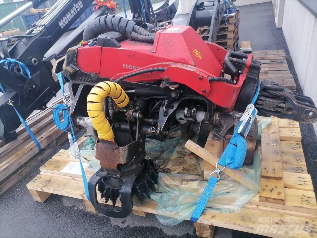 Komatsu C 124 Θεριζοαλωνιστικές μηχανές