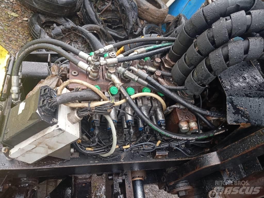 Hyundai 220 HXNLC Εκσκαφείς