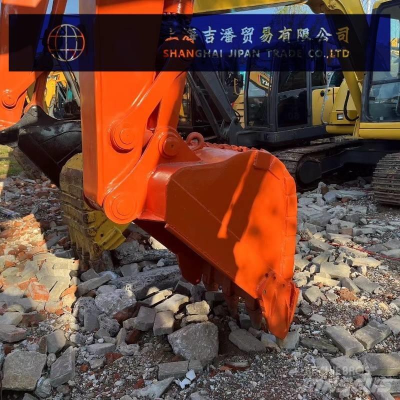 Hitachi ZX 135 Εκσκαφείς με ερπύστριες