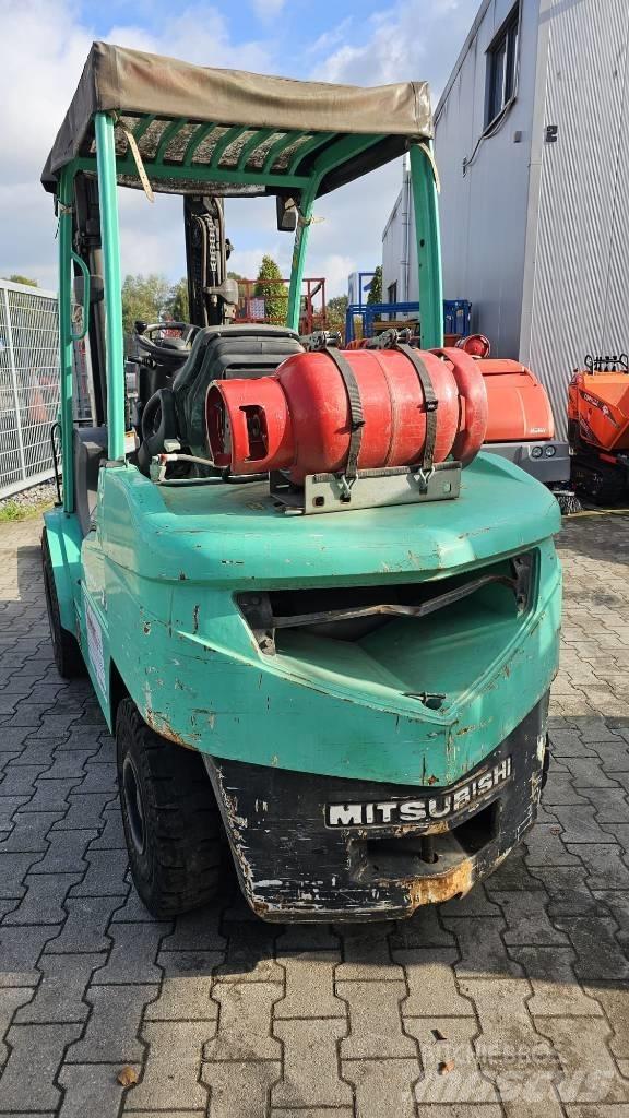 Mitsubishi FG 35 N Περονοφόρα ανυψωτικά κλαρκ με φυσικό αέριο LPG