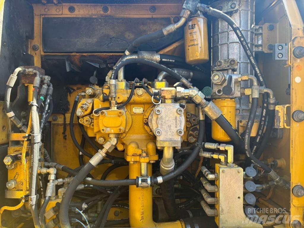 CAT 323 D L Εκσκαφείς με ερπύστριες