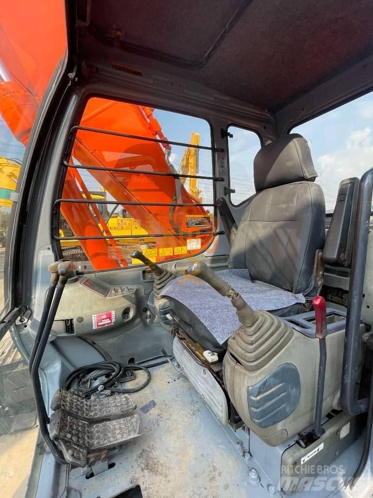 Hitachi EX 200 Εκσκαφείς με ερπύστριες