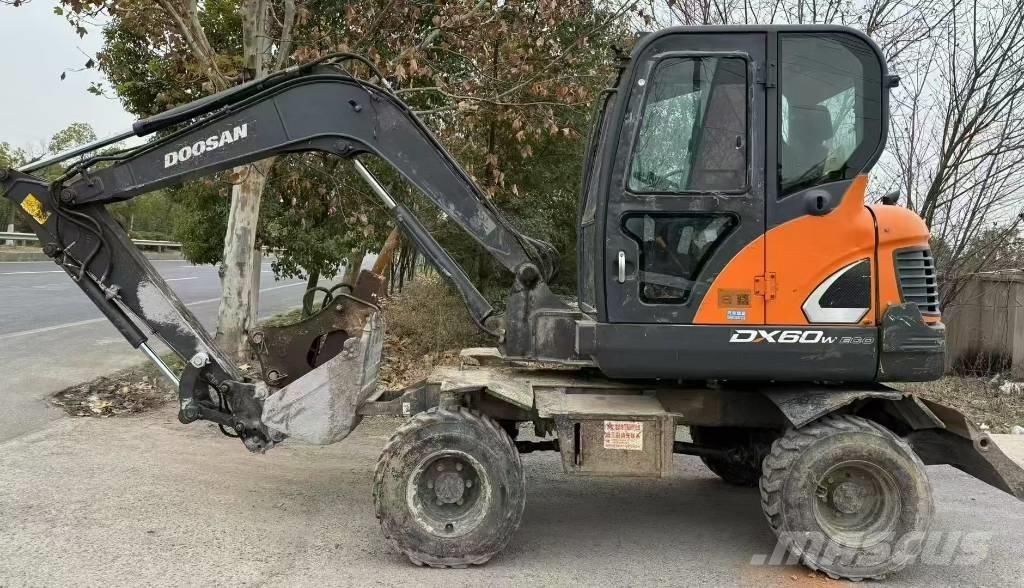 Doosan DX 60 Εκσκαφείς με τροχούς - λάστιχα