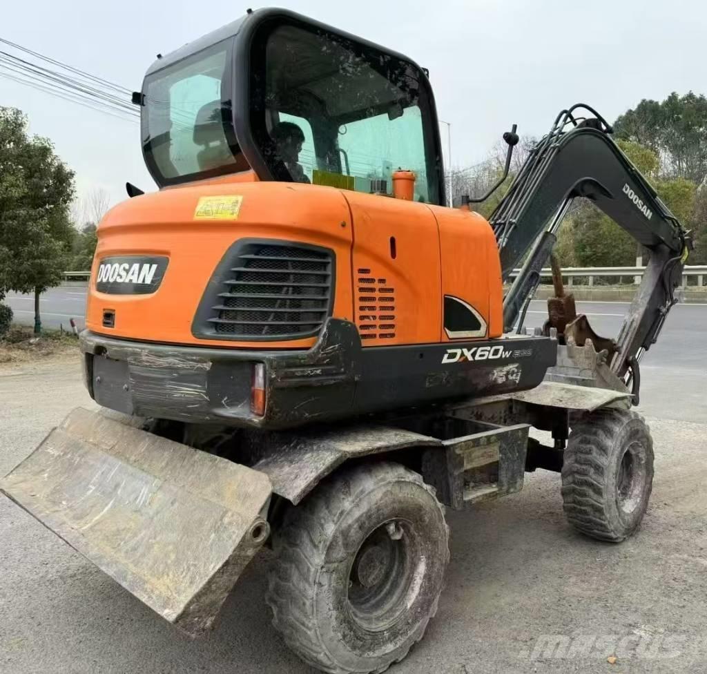 Doosan DX 60 Εκσκαφείς με τροχούς - λάστιχα