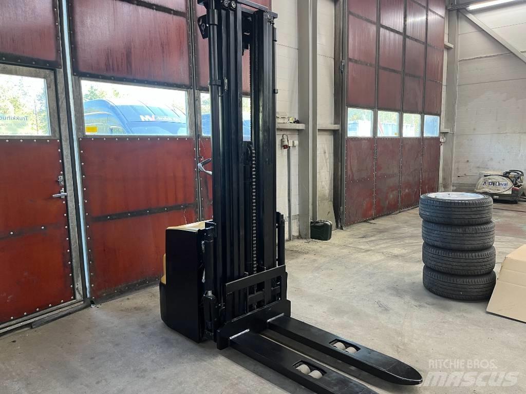 CAT NSP16N2 Χειροκίνητα παλετοφόρα