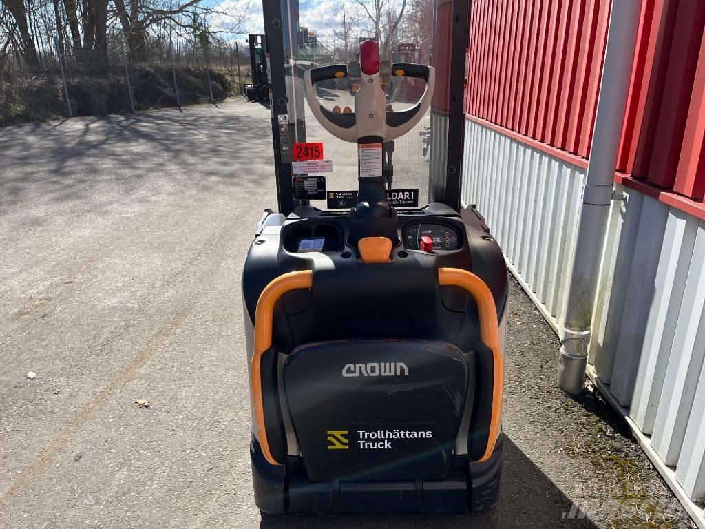 Crown ETi40001,2 Παλετοφόρα πεζού χειριστή με ιστό
